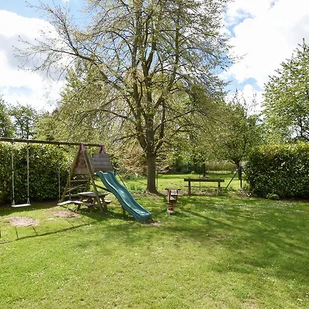 Dom wakacyjny Monumental Holiday Home In Hotton Near Forest Hotton