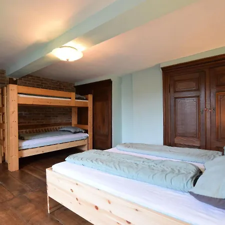 Dom wakacyjny Monumental Holiday Home In Hotton Near Forest